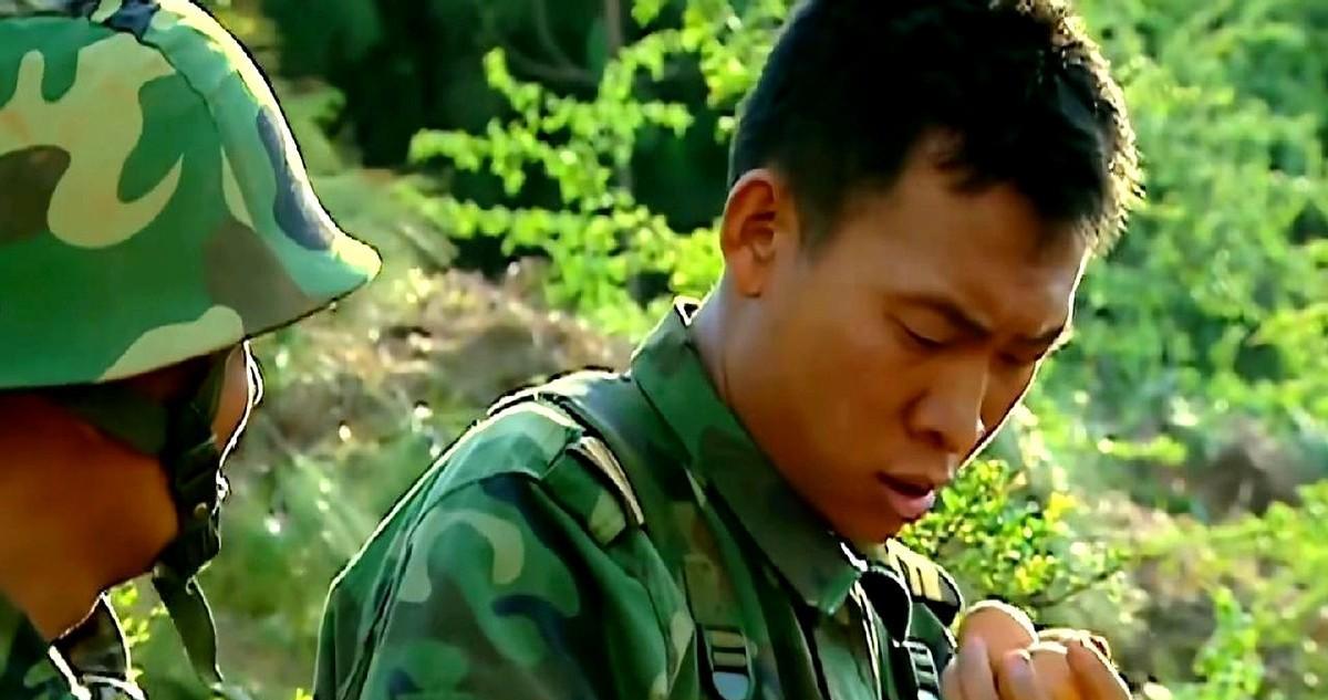 两个煮鸡蛋掀翻七连伪装，红外镜头里那点微光真够致命？
技术账先算清：直升机热像仪