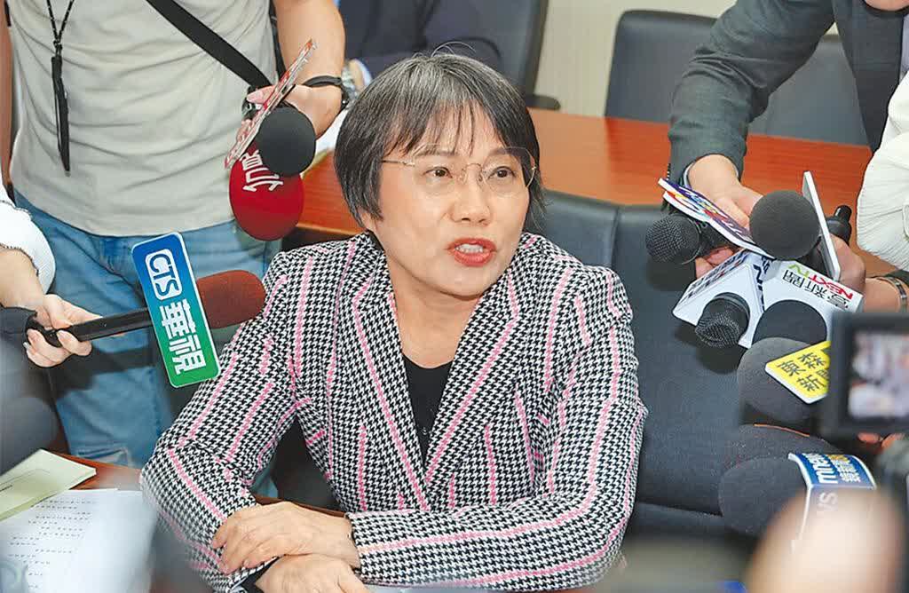 台北地检署侦办大罢免案涉及伪造文书情节，国民党台北市党部日前遭搜索，主委黄吕锦茹