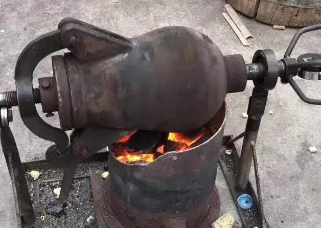 瓜迪奥拉在曼城的困境
 
我个人觉得，瓜迪奥拉是真的不会使用中锋球员，别看三