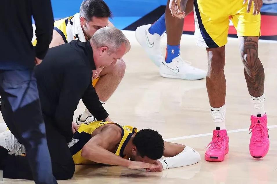 跟腱问题为什么越来越年轻化了？
哈利伯顿跟腱撕裂……
跟腱撕裂，这对于一个年轻球