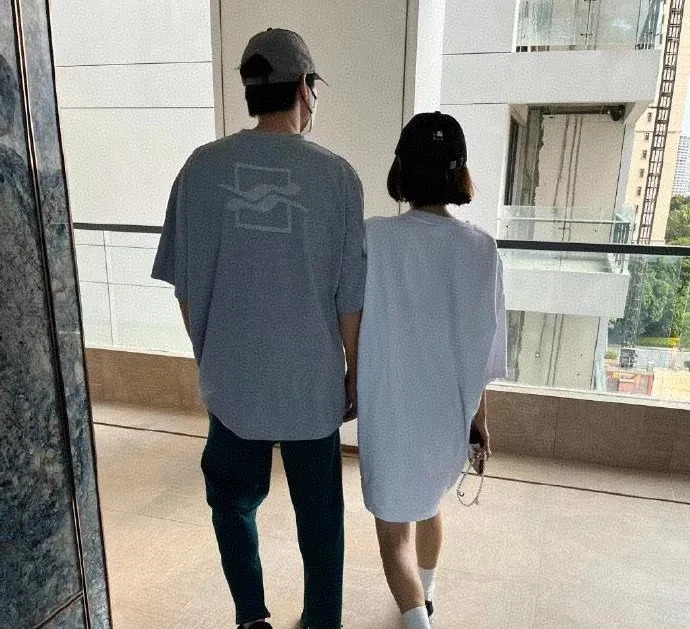 魏大勋秦岚疑似同居











魏大勋喜欢姐姐？天呐，这也太让人震惊了