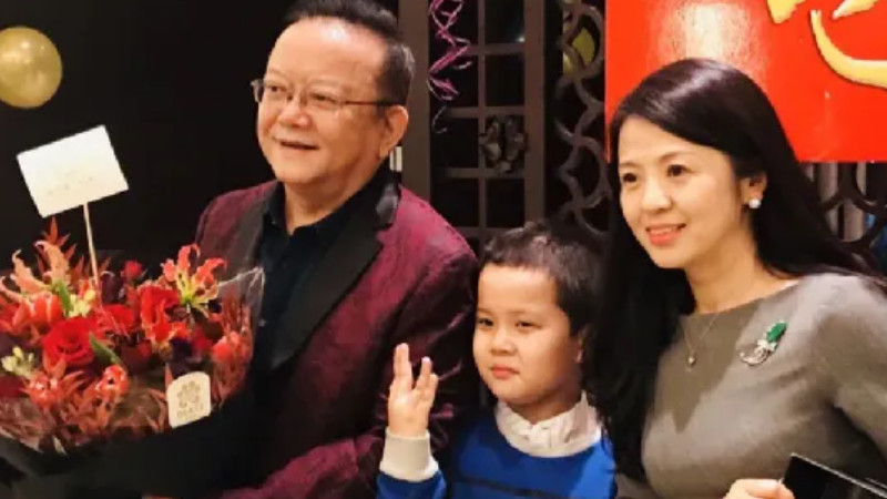 老戏骨逆袭：三婚网恋娶娇妻，72岁为养家不敢退休！