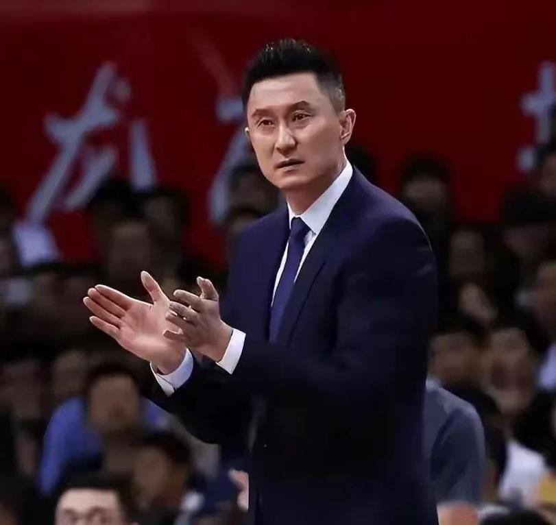 杜峰加盟北京，首钢也不差钱，周琦、曾凡博这些球员在杜指导的调教下，首钢的成绩肯定