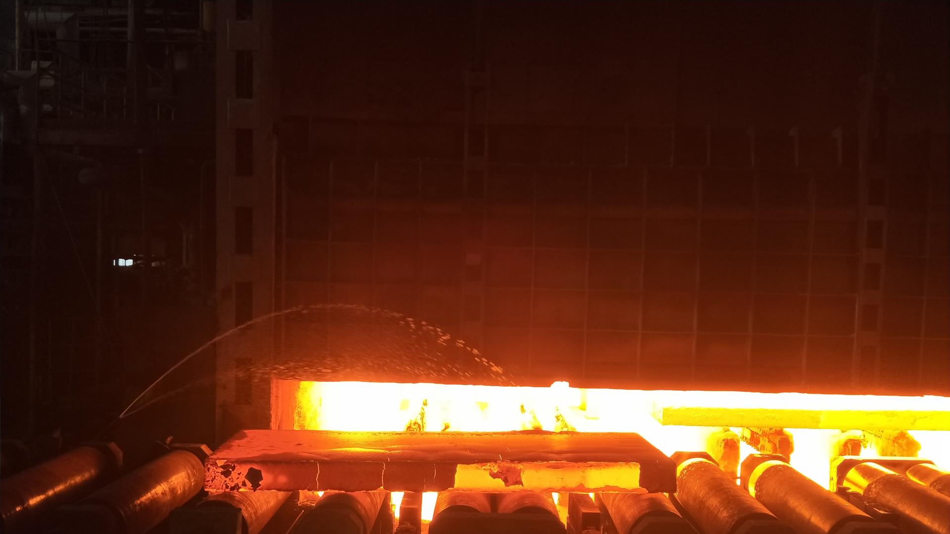 Q390GJC属于建筑结构用钢板，简称高建钢，是低合金高强度钢