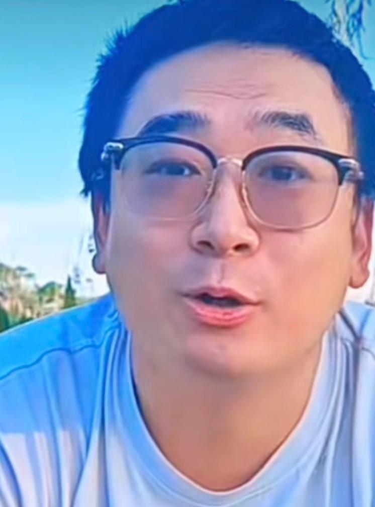 云昊说，“老妈收到起诉书了，对方要求她不再网上发声，诉求是老妈在直播间造谣她，骂