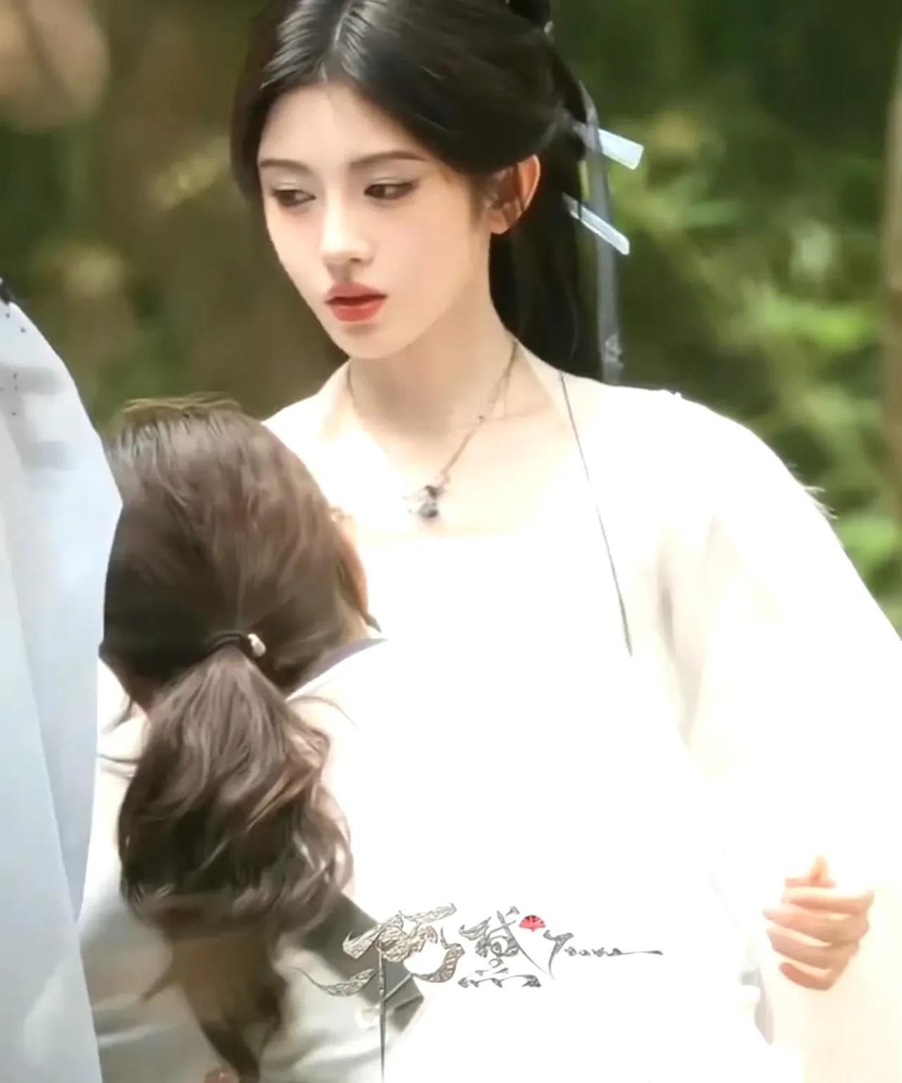 生图状态能打，颜值疯狂输出，美到发光的程度！