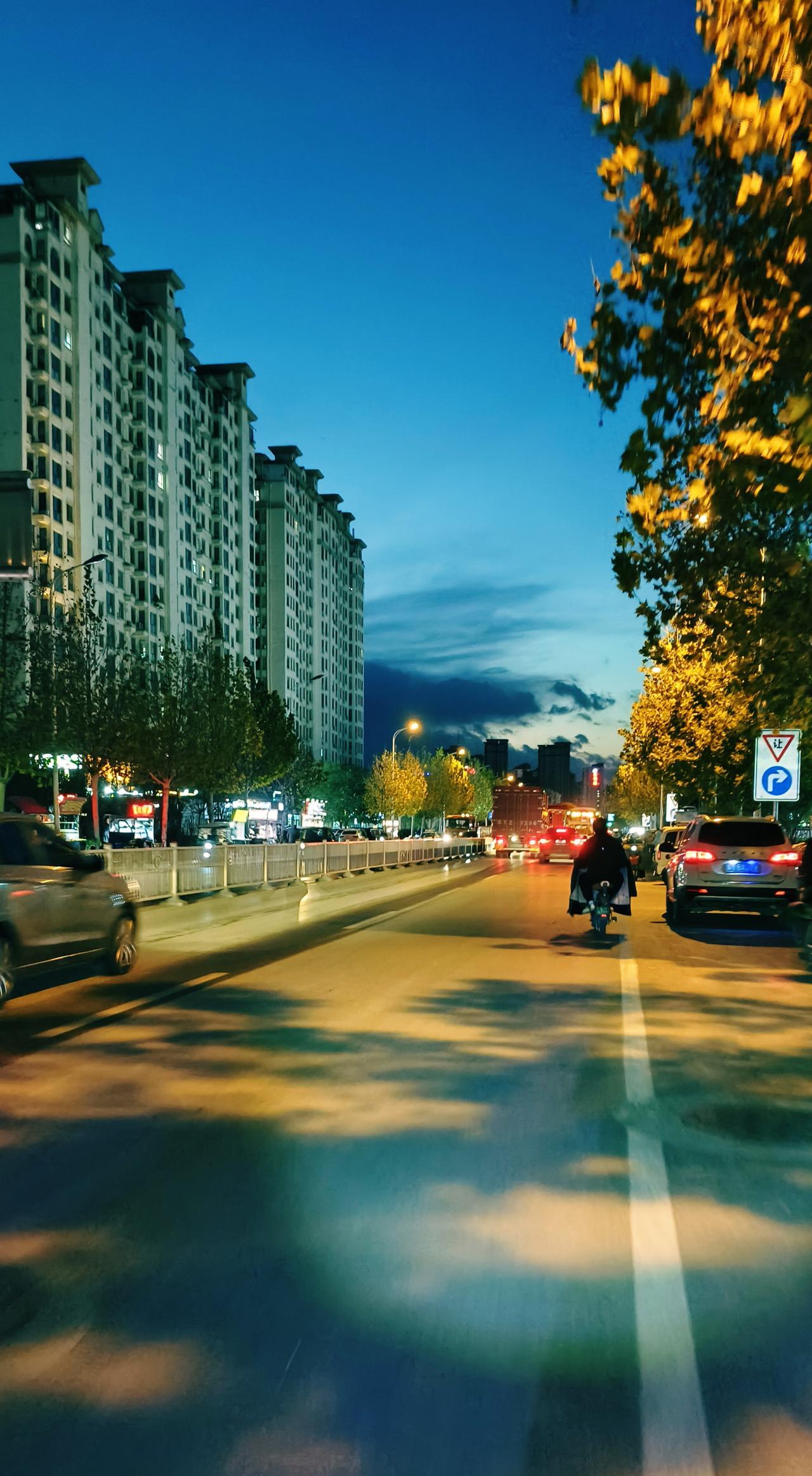 #分享城市新鲜事#坐标：河北.衡水
真是没有想到，原来大衡水的夜景竟然也如此出片