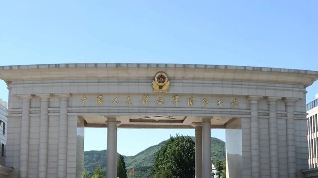 国防大学究竟属于985还是211？揭秘其独特教育地位！