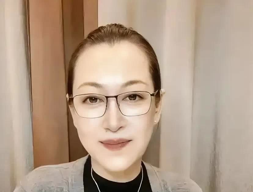 嫁了赵本山三十多年，马丽娟最开心的事居然是终于有人喊她“牛牛妞妞妈妈”！当年辽宁