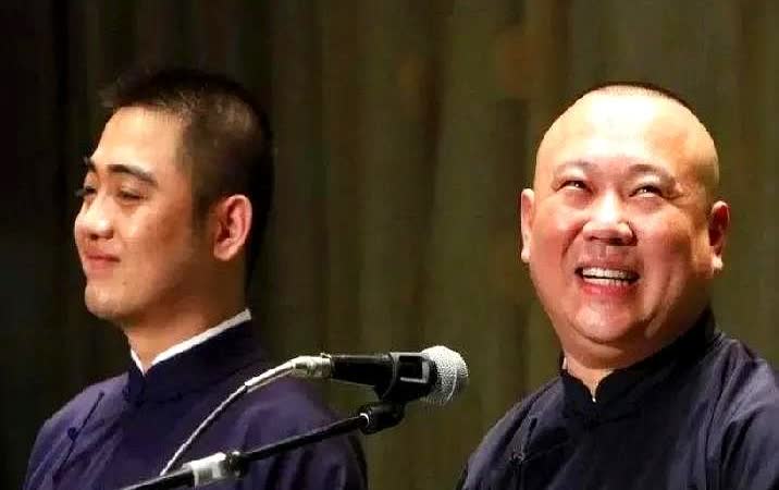 德云社孔云龙在直播里真情流露，直言郭德纲夫妇对他恩重如山。十几岁就跟着师父吃住，