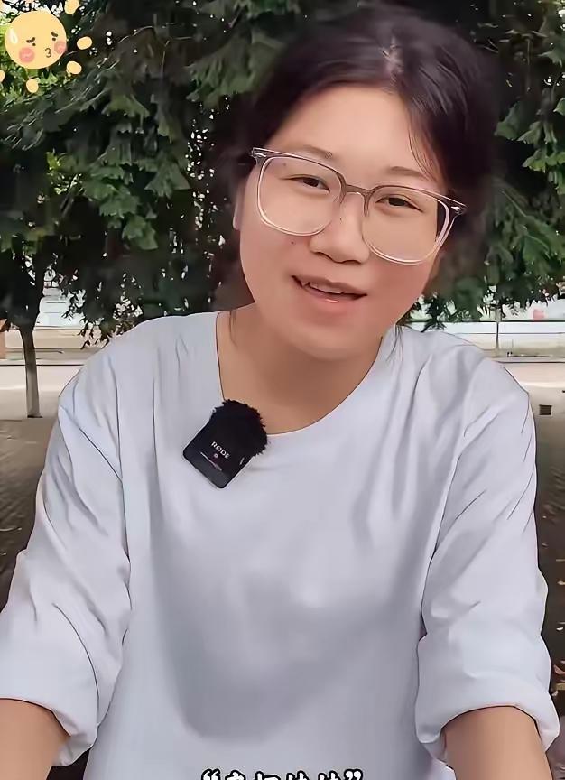 今天，
全国网友最关心就是扁担女孩的高考成绩了，
一大早我已经看到太多版本她的成