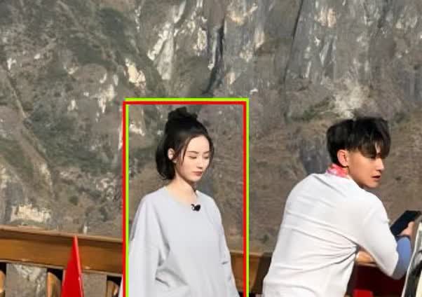 我去...原来一切都有迹可循。爱人如养花，感觉徐艺洋现在越来越美了。

黄子