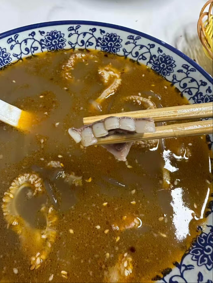 羊汤里这个长得像牙齿的是什么东西？