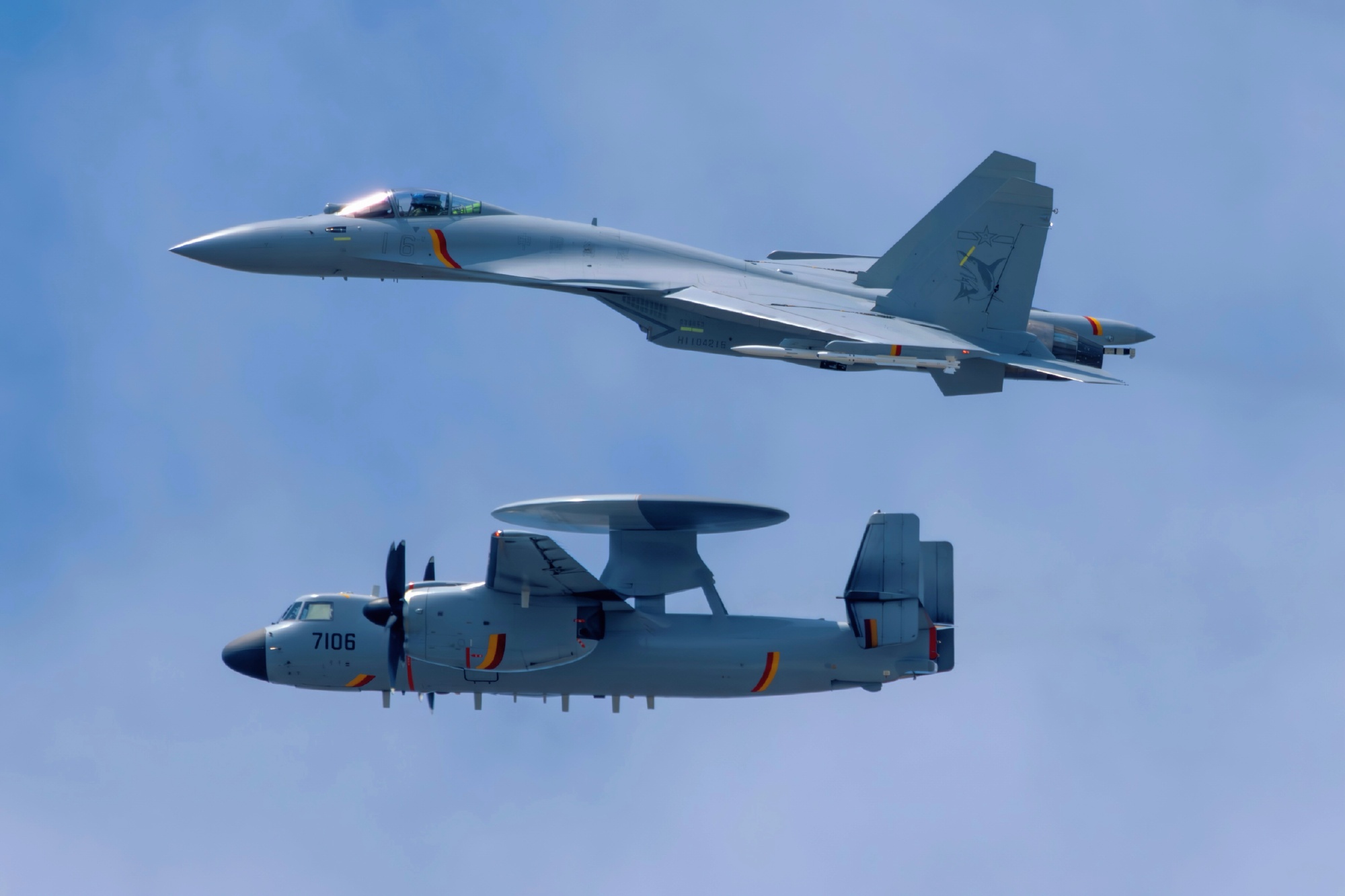 好东西啊，虽然没等到福建舰交付，但歼-15T和空警-600编队一样帅气。以前应该