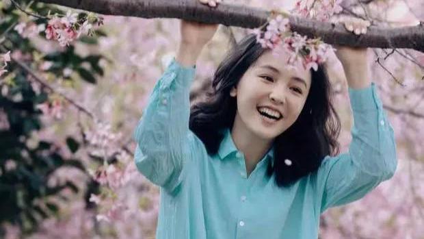 校花变文旅大使，绝美之约暗藏隐秘往事？吴倩逆袭樱花