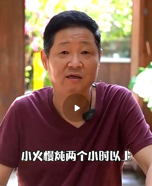 扛不住了，卖鸡的三德子赵亮，发文正式道歉了。

曾经《康熙微服私访记》里的机灵太