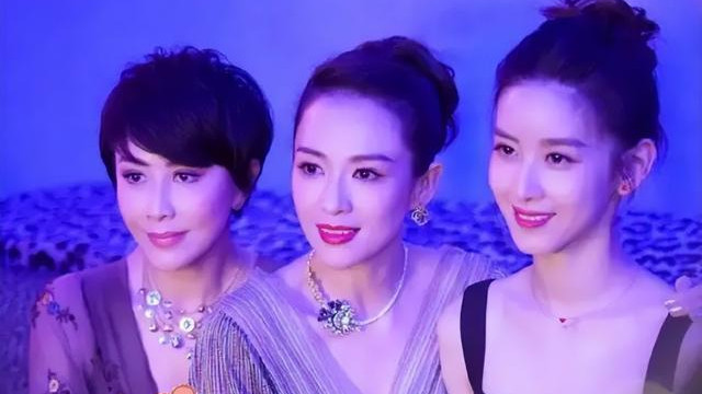 31岁章泽天晒出健身照：穿小短裙打球像小姑娘，小腿肌肉太结实