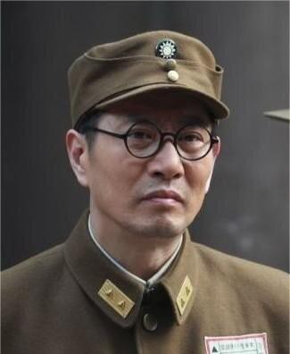 [浮云]1940年的一天，蒋介石到成都来视察，贺国光从口袋里摸出一张支票说：“这