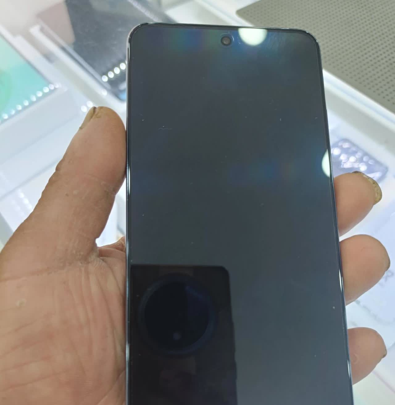 刚才了一趟手机专卖店挑选一款vivo手机，把之前用的oppoA3 换成了vivo
