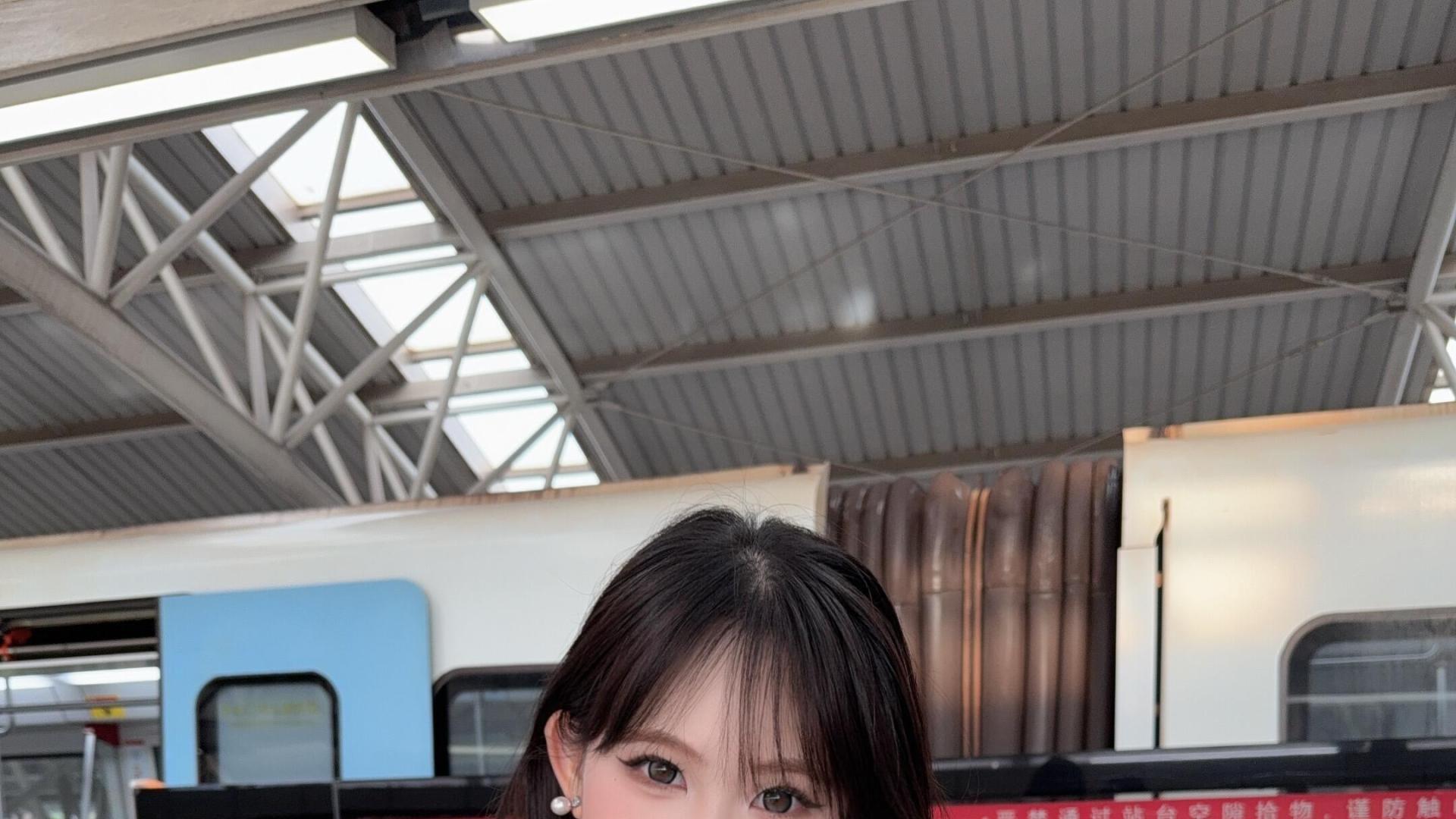 坐地铁来上班。