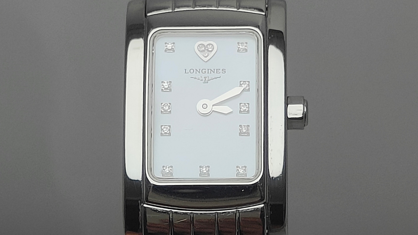 浪琴黛绰维纳镶钻方盘，瑞士石英女表优雅之选