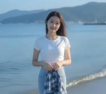 海边的漫步，心情如这天气一样晴朗。