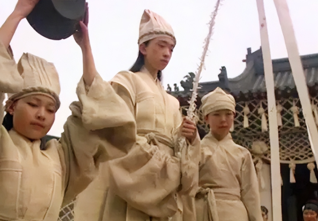 1062年，包拯离世出殡。然而，他在临终前向女婿文效交代了一事：“我死后，为我准