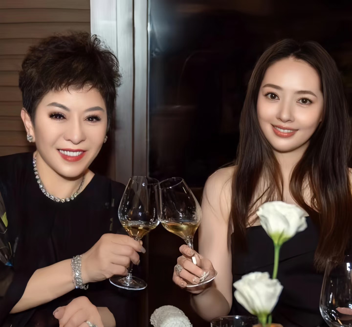 我有种强烈预感，
郭碧婷和向佐会一直在一起，
不是因为他俩关系有多好，而是因为向