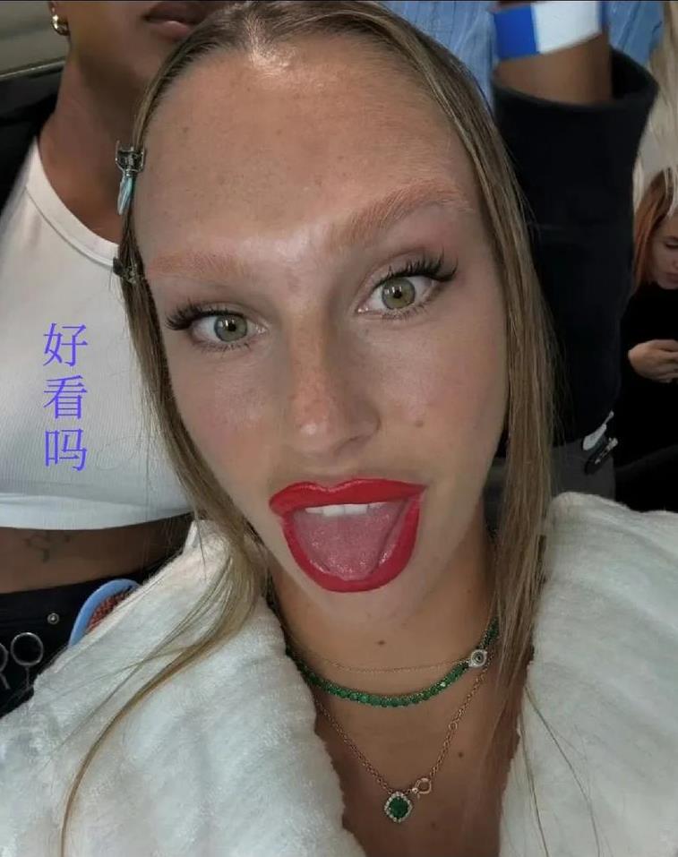 就这化装参加温网不夺冠都难！萨巴伦卡不仅体格高大，而且脑门也大，红唇大嘴、大眼睛