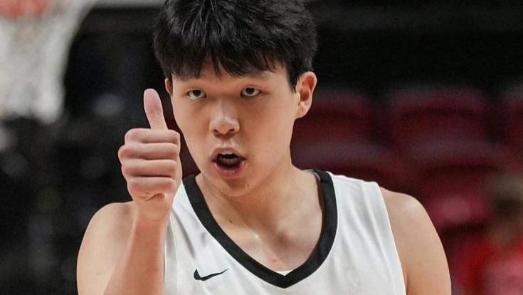 杨瀚森再战勇士，网友评价两极端：体力不支，也有高光时刻