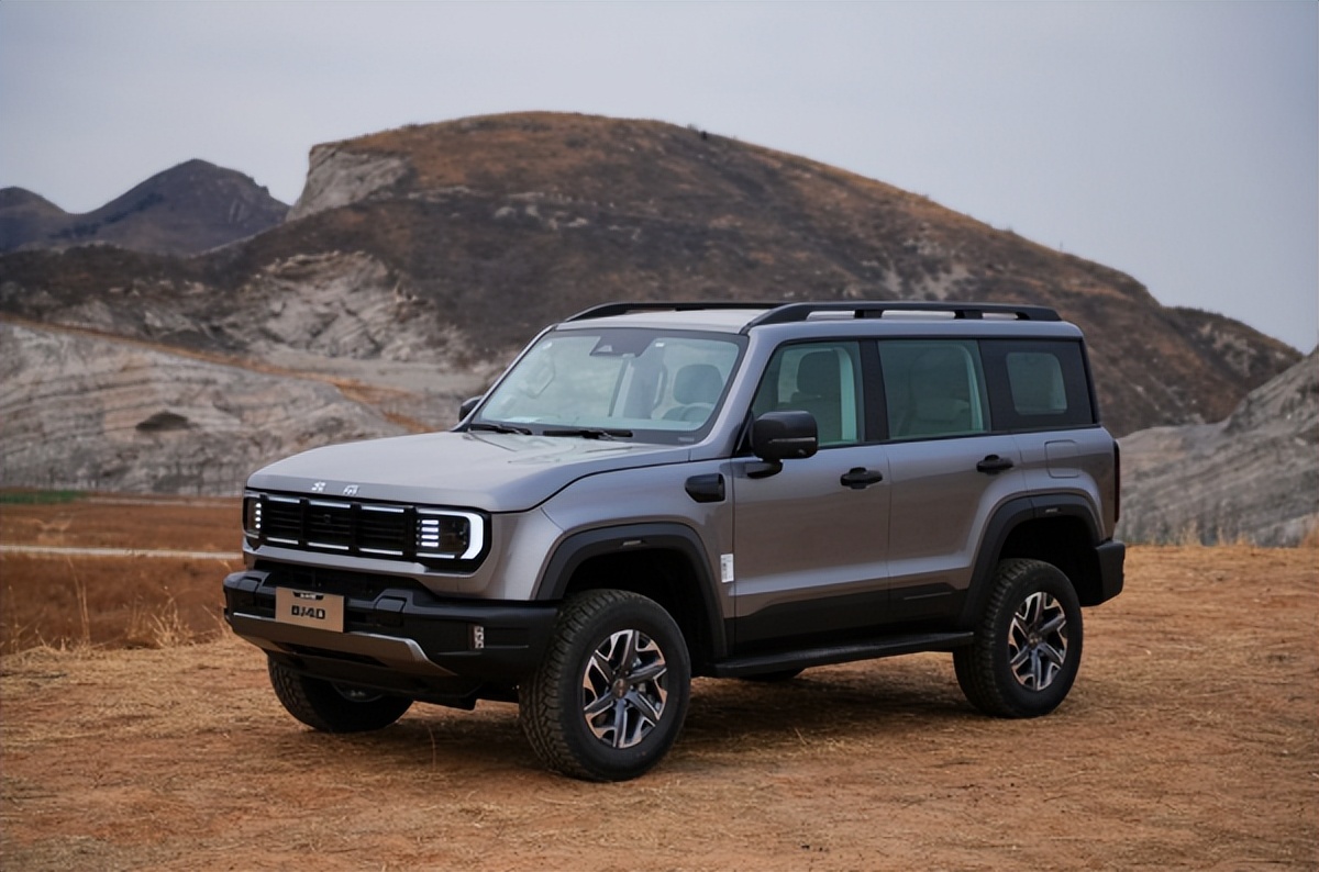 BJ40燃油：周末家庭轻越野的“宝藏搭子”？