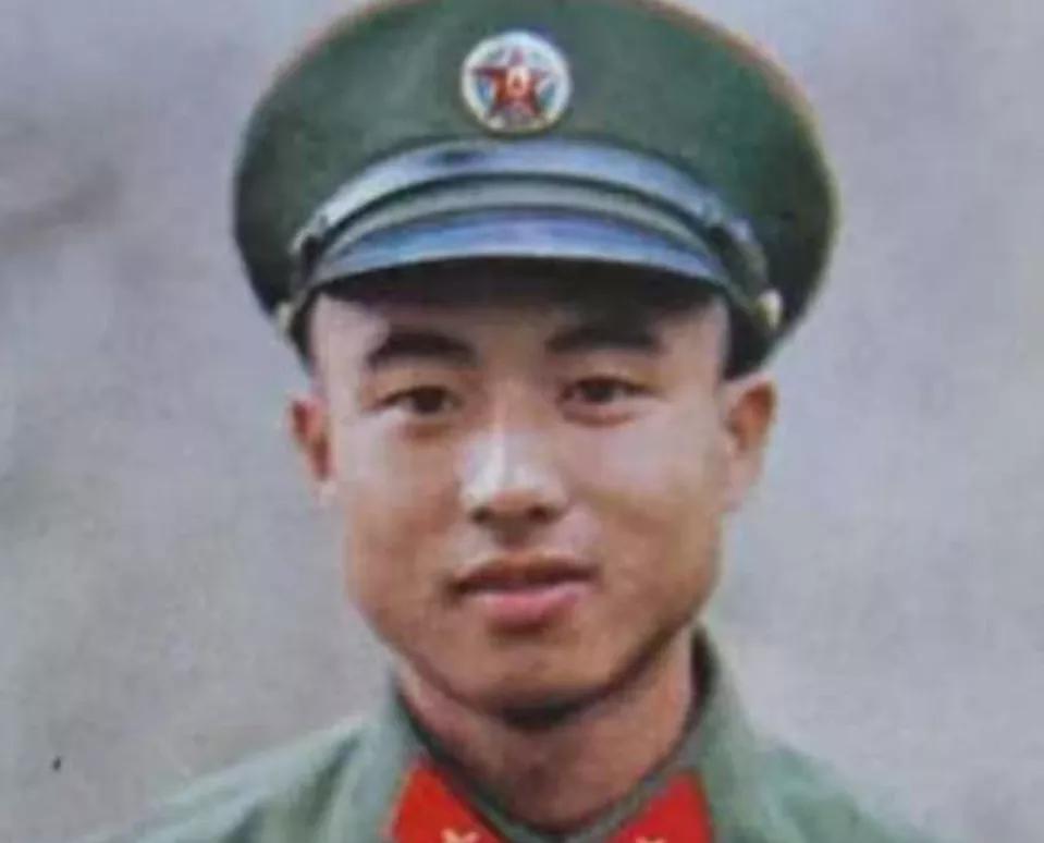 1987年，侦察参谋傅平山牺牲后，其遗体被越军浇在水泥基座中，部队首长指示：花1