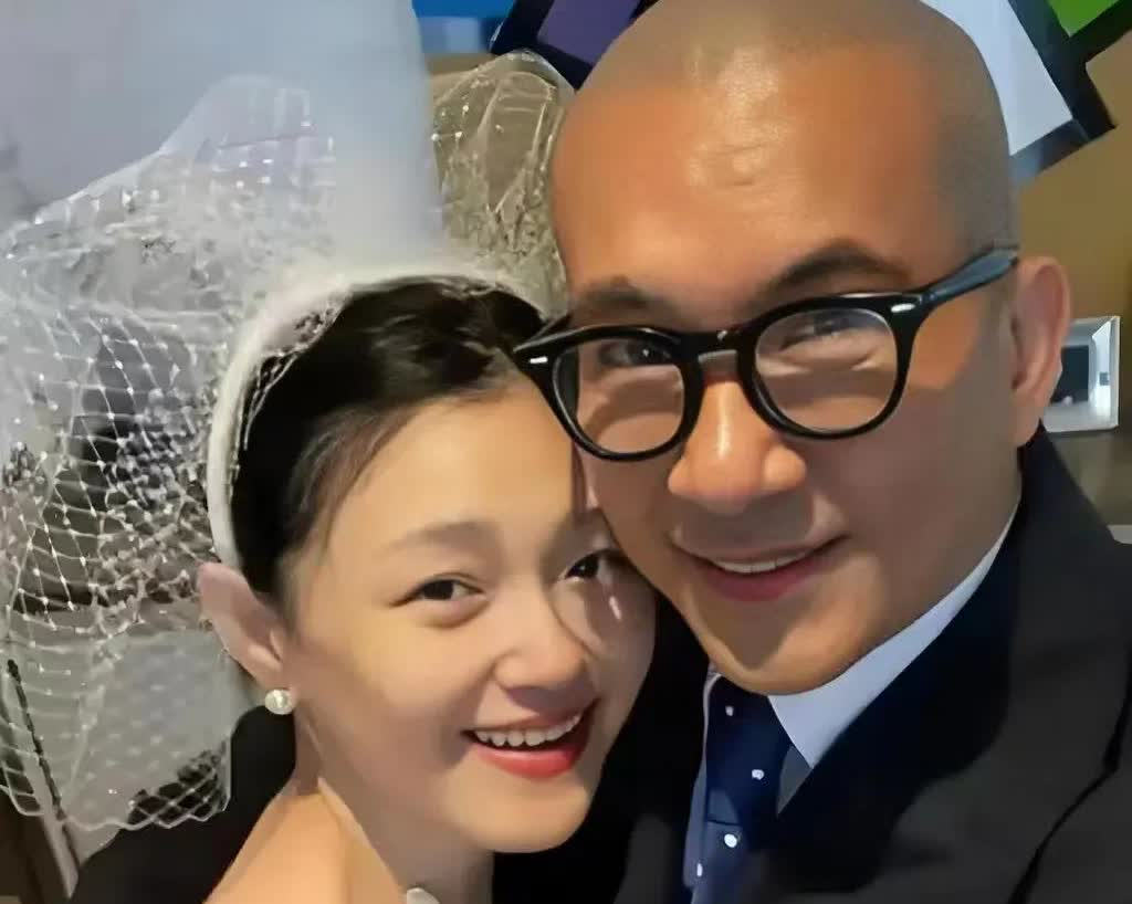 终于破案了！

难怪汪小菲没有带孩子去大s的葬礼呢

原来，不是汪小菲不