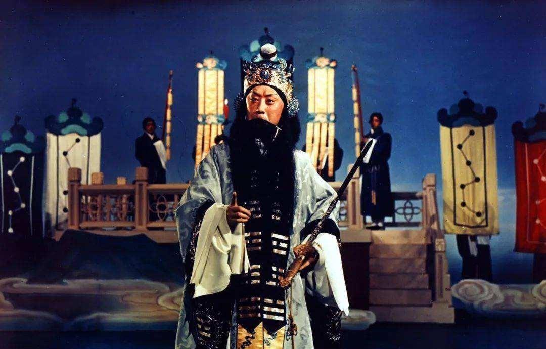 58年毛主席不慎摔倒，王爱梅委屈抹泪，毛主席：这事我不告诉别人
“1958年8月