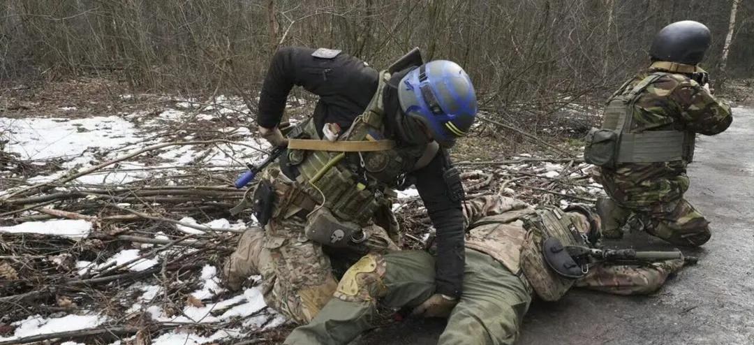 逃兵越来越多！乌克兰记者博伊科称，乌克兰军队逃亡规模，再次加速增长。2025年1