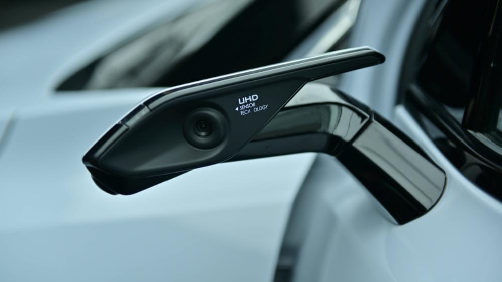 不仅概念车没了后视镜，以后你的车也将告别传统后视镜，是进步还是冒险？