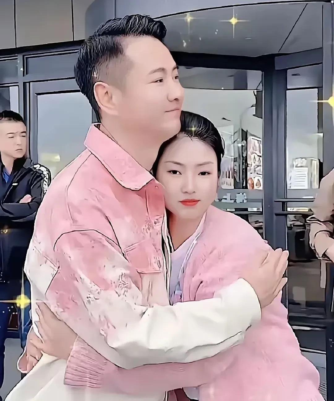 #徐子崴罗姣合作唱歌为何难成夫妻#这是因为徐子崴从内心对罗没有真感情，只是为蹭罗