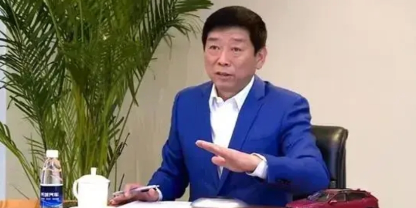 一家车企大老板，在自己企业发展不顺的时候，却醉心于打嘴炮，怪大环境，指责友商，难