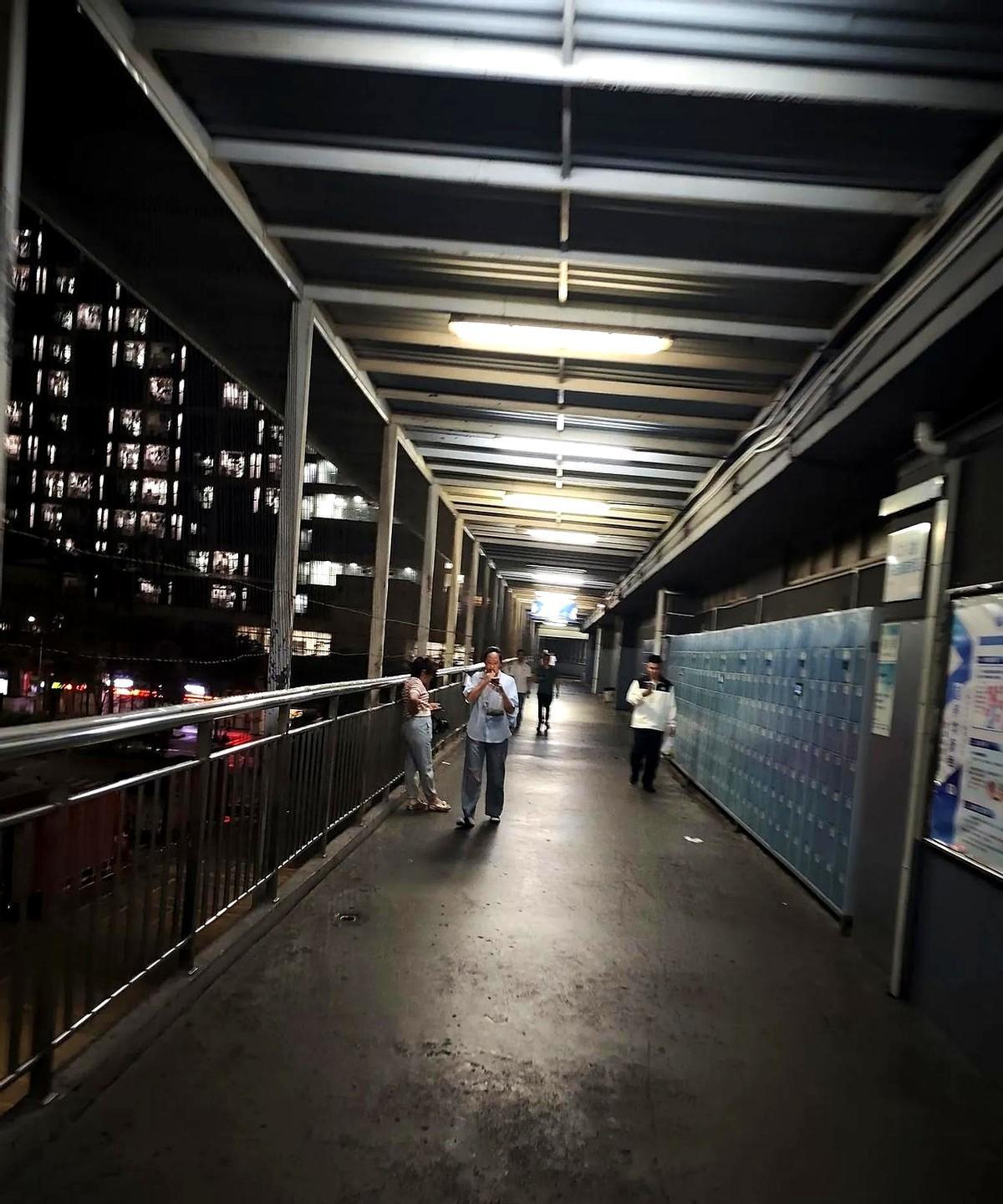 谁敢说富士康不正规，这不在富士康上夜班，由于30号晚上过了0点就是端午节。
本来