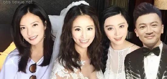 苏有朋为何炅庆生翻唱《珍惜》引发回忆杀，两人16场演唱会固定合影位看哭众人。从《
