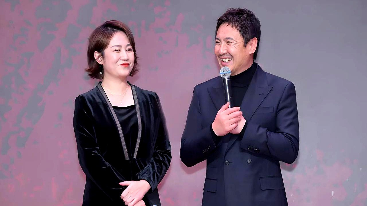 央视春晚开始彩排！刘宇宁大衣抢眼，马丽低调现身央视大楼，沈马组合有望第十次合体