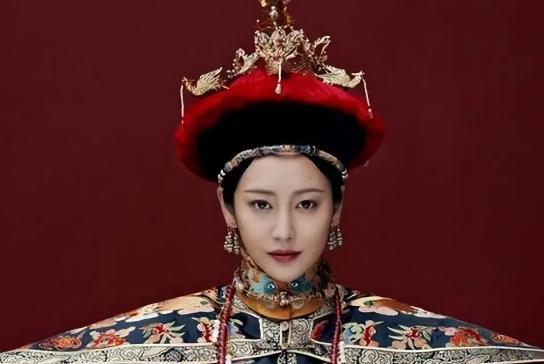 1756年，29岁令妃生下第一个孩子后，还未出月子，乾隆就迫不及待地宠幸她，此后