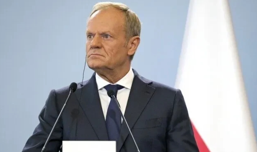 不装了，摊牌了！

波兰总理表示：面对俄罗斯的威胁，以及美国可能从欧洲撤退的风险