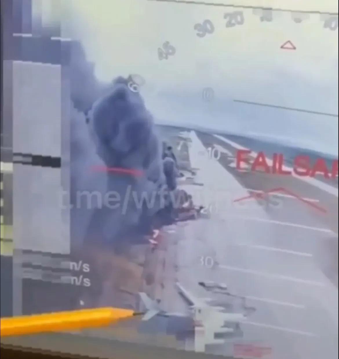 【和谈前夕，乌军袭击俄罗斯重要空军基地】
据社交媒体消息，乌军使用多架无人机袭击