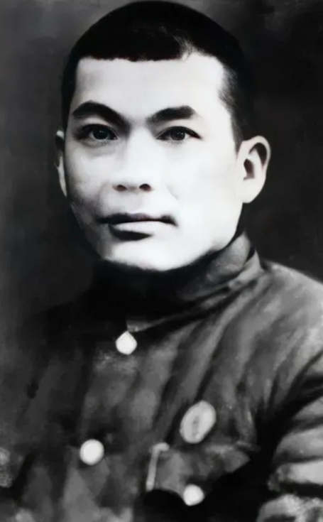 1941年，牛子龙杀掉了军统豫站站长，没过多久，上级请他喝酒，想借机除掉他，牛子