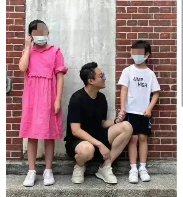 网传汪小菲去接孩子，孩子那句“爸爸，我想让你一直陪着我们”，那无助劲儿仿佛要冲破