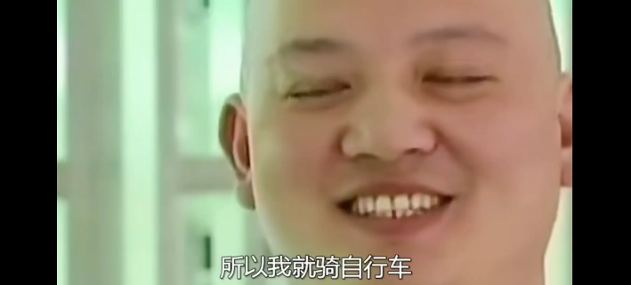 《扫毒风暴》真正的刘招华，比剧中的卢少骅还癫狂。
他居然在电梯里和警察擦肩而过，