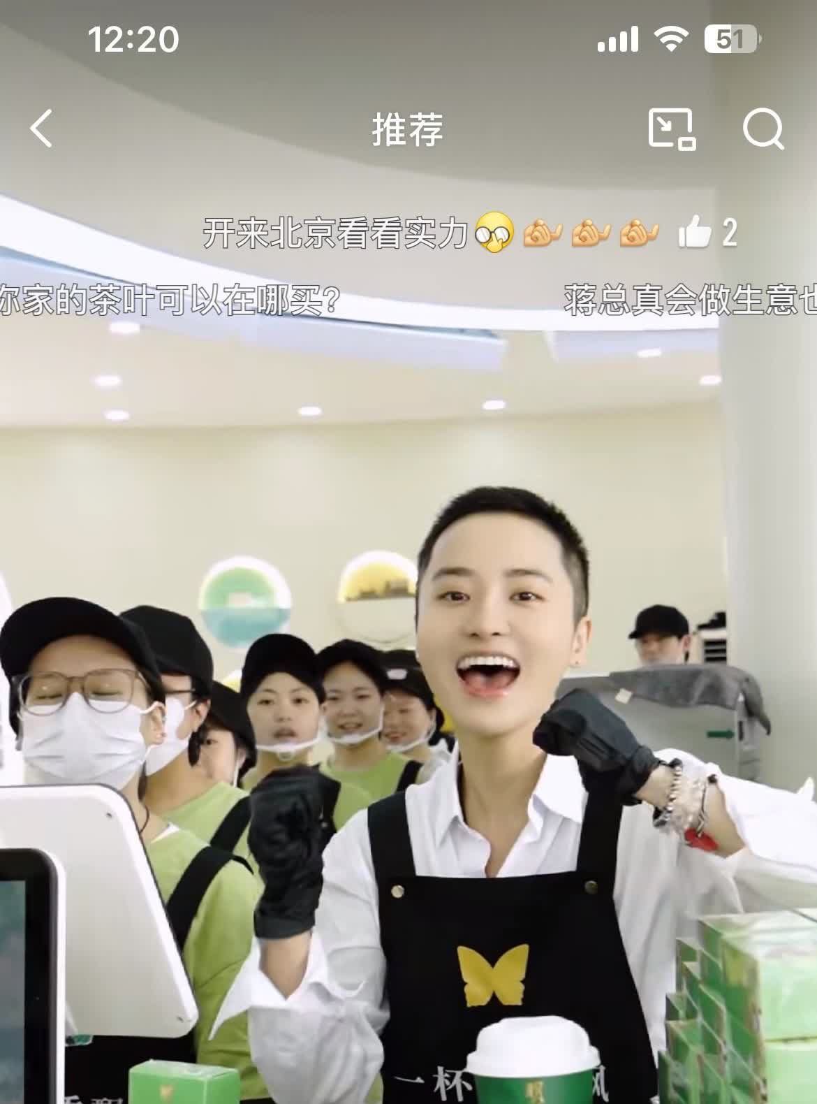 不怕富二代败家
就怕富二代有钱还努力
谁能想的到，31岁的蒋一侨，刚参加完浪