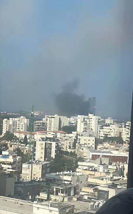 伊朗导弹终于炸到摩萨德的大楼了，虽然大概率打不死几个“人”，但也是解气！
网友表