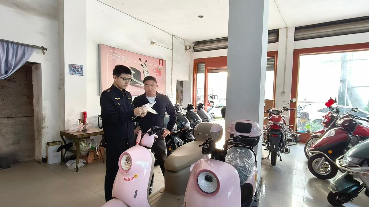 仪陇县市场监管局积极推动电动自行车新规落地见效​